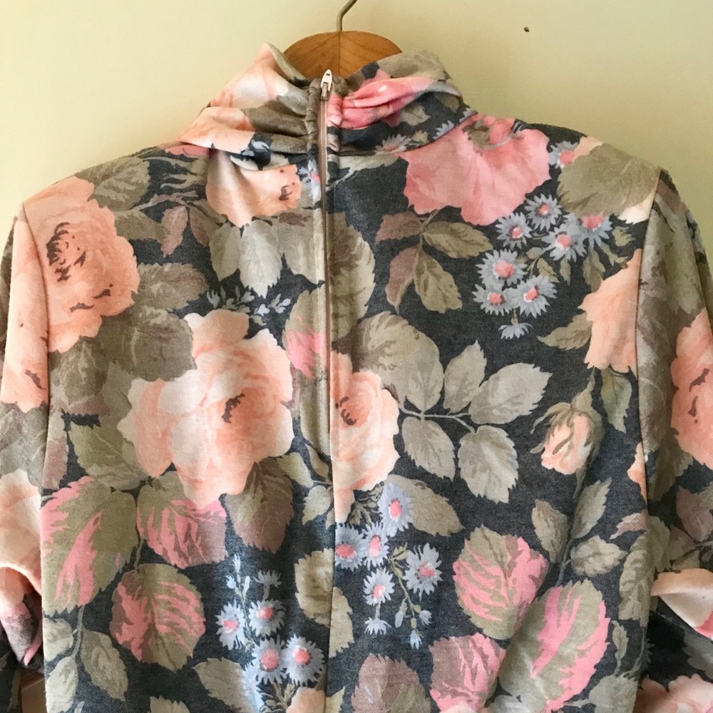 Vintage floral dress with matching belt - Picture 2 of 7